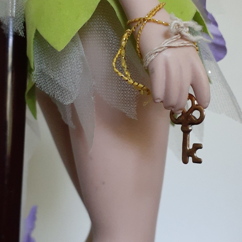 Disney Tinker Bell porcelain collectors doll 2003 - Picture 12 of 12